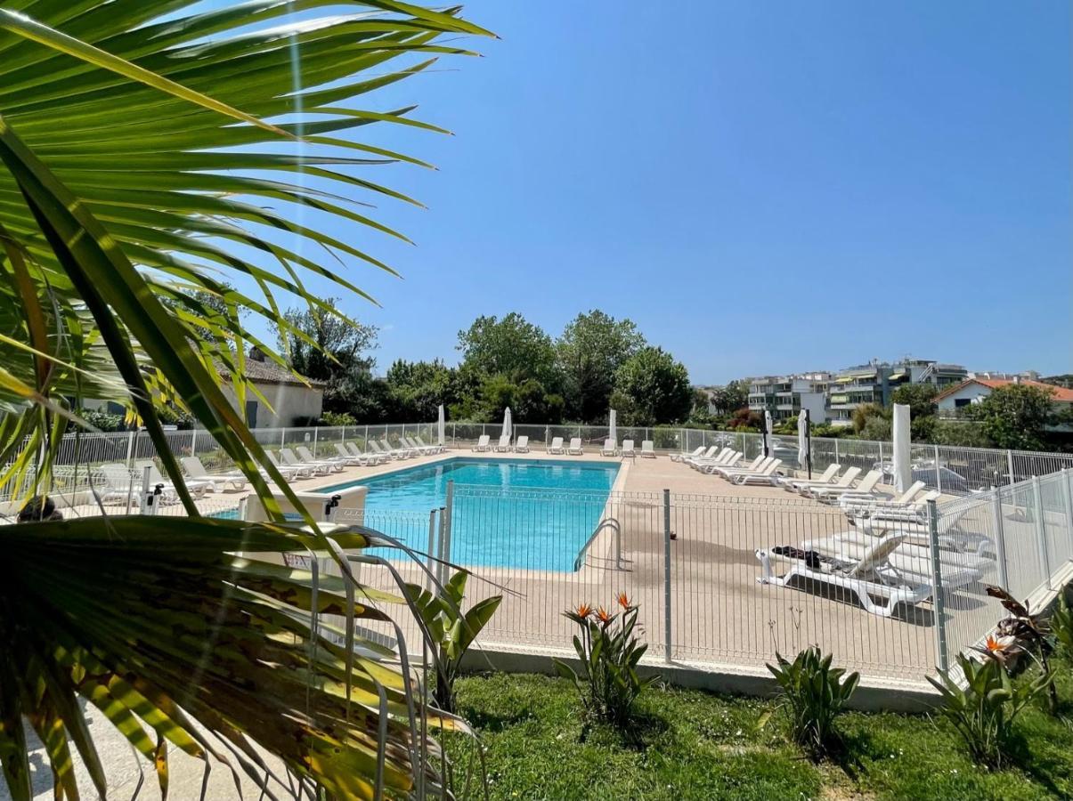 Les Suites de Robinson: Riverside Studio with Pool in Mandelieu-La-Napoule Exterior photo